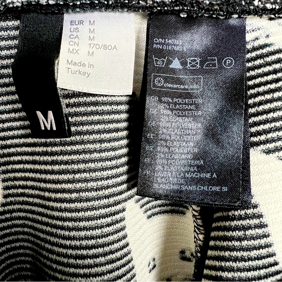 H&M miniskirt with cats, black and white, medium. - Picture 6 of 6